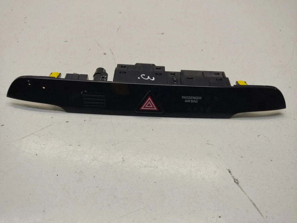 Hazard light switch 93700D7800