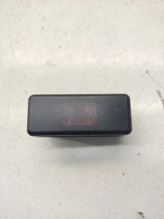 Hazard light switch – BMW 5 Series E39 (1996-2003)