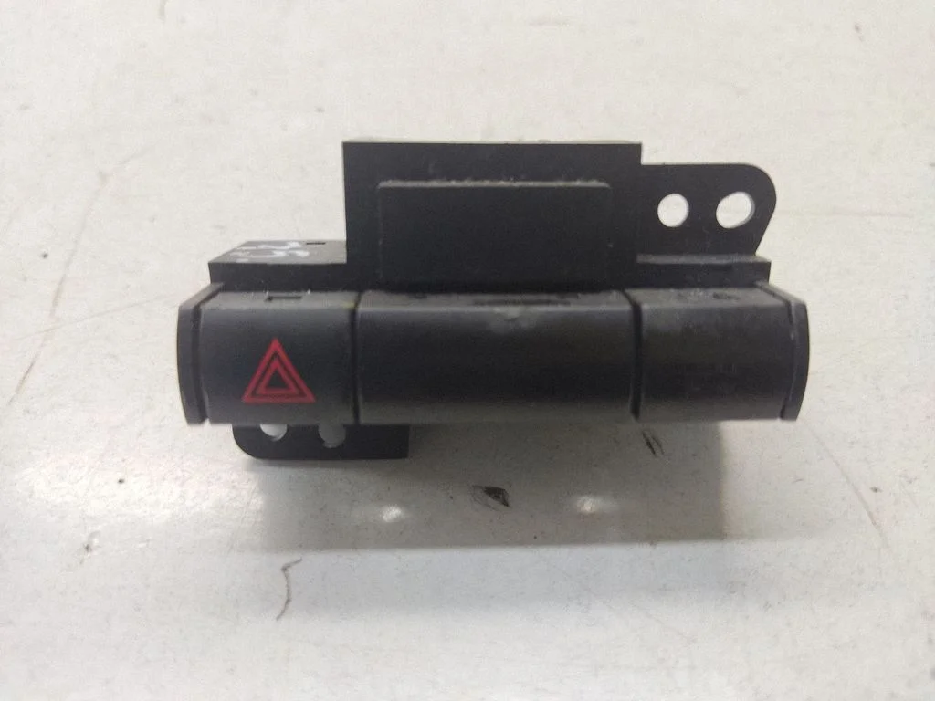 Hazard light switch – Chrysler Grand Voyager V (2007-2015)