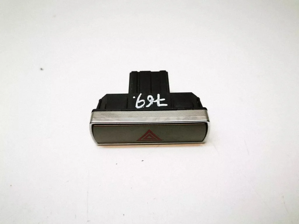 Hazard light switch – Ford Mondeo MK IV (2007-2014)