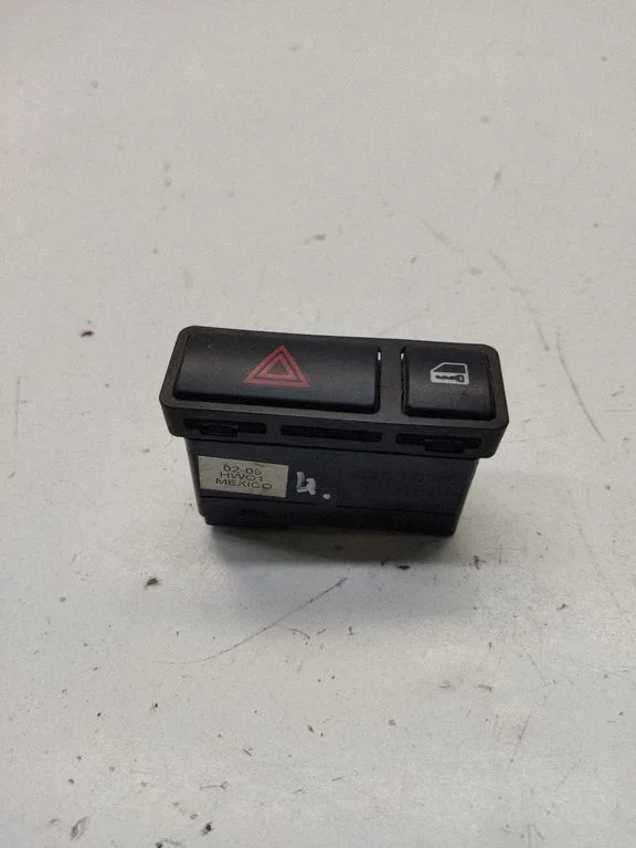 Hazard light switch – BMW 3 Series E46 (1998-2005)