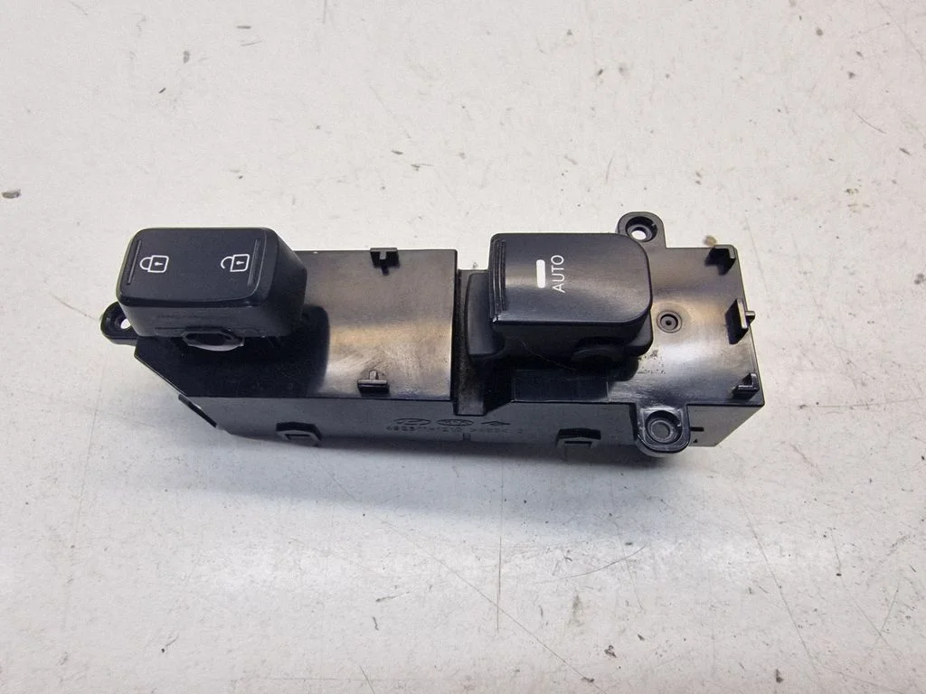 Central locking switch button 935752T010