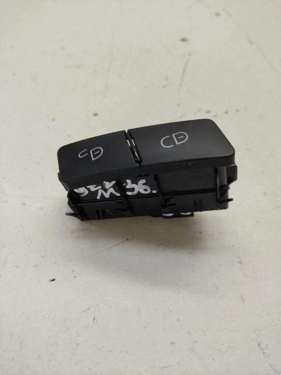 Central locking switch button – Mercedes-Benz A-Class W176 (2012-2018)