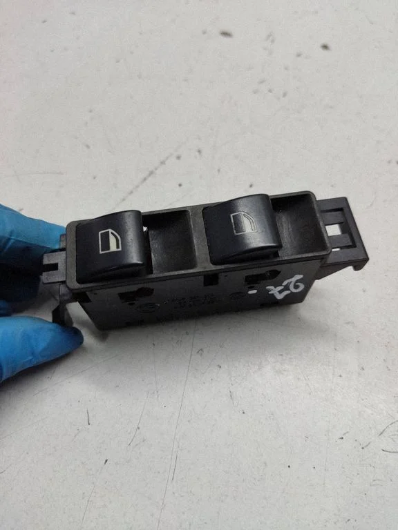 Electric window control switch 8381514