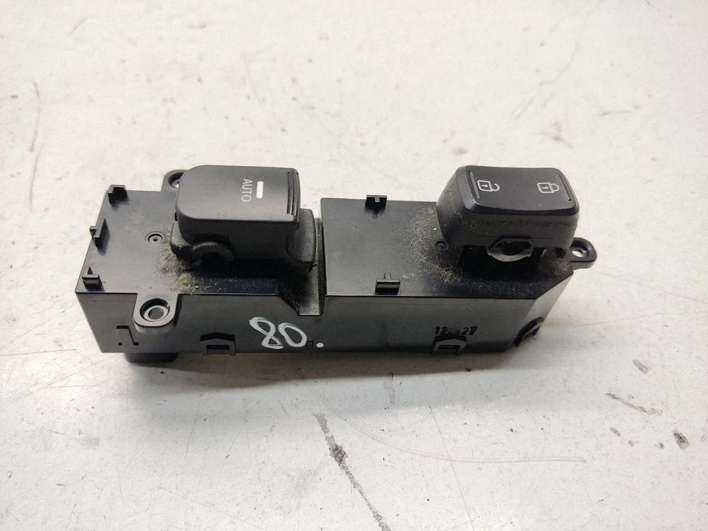 Central locking switch button 935752T010
