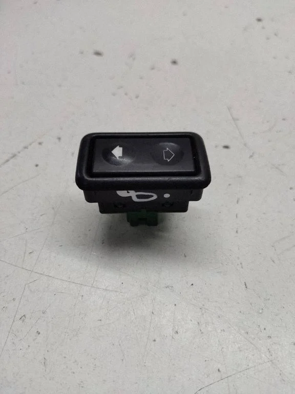 Electric window control switch 8365300