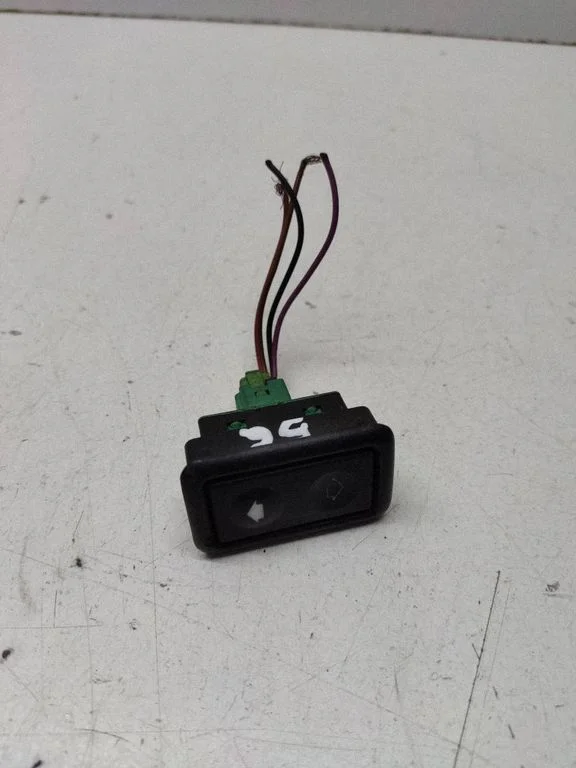 Electric window control switch 8365300
