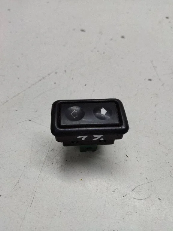 Electric window control switch 8365300