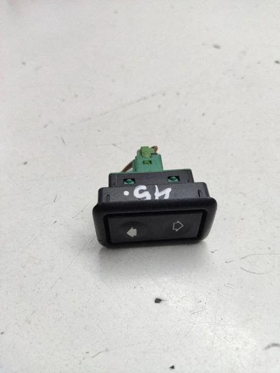 Electric window control switch 8365300