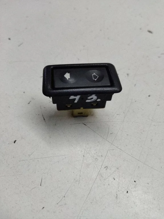 Electric window control switch 1387388
