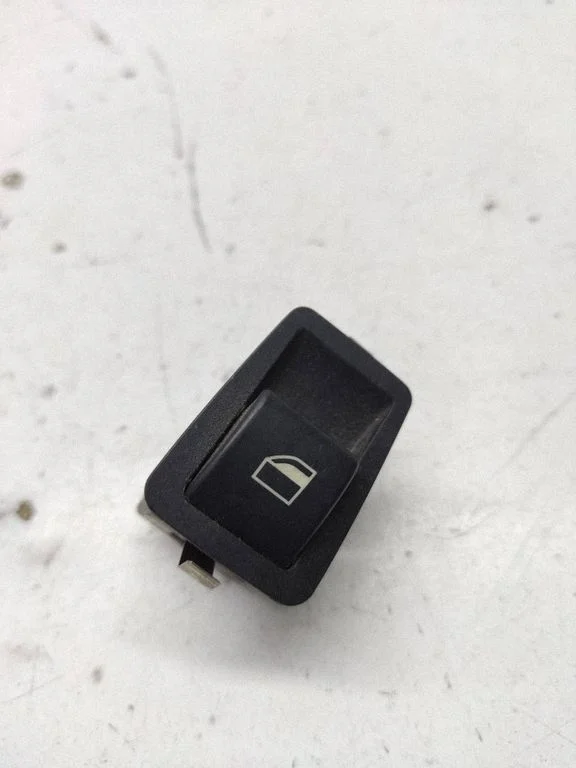 Electric window control switch 8368921