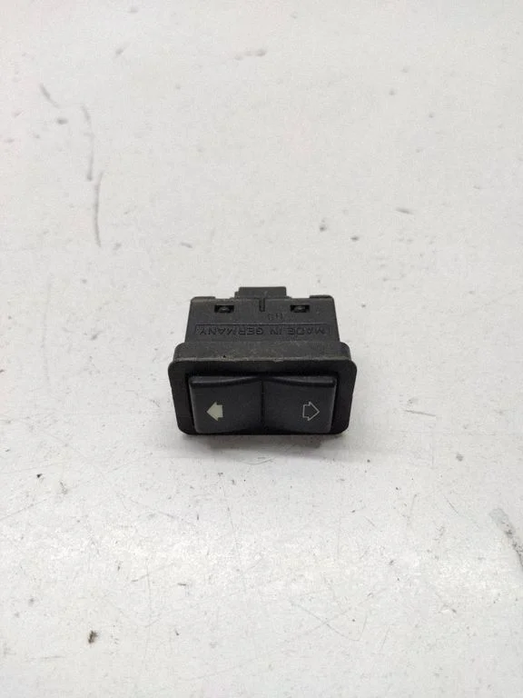 Electric window control switch 8368974