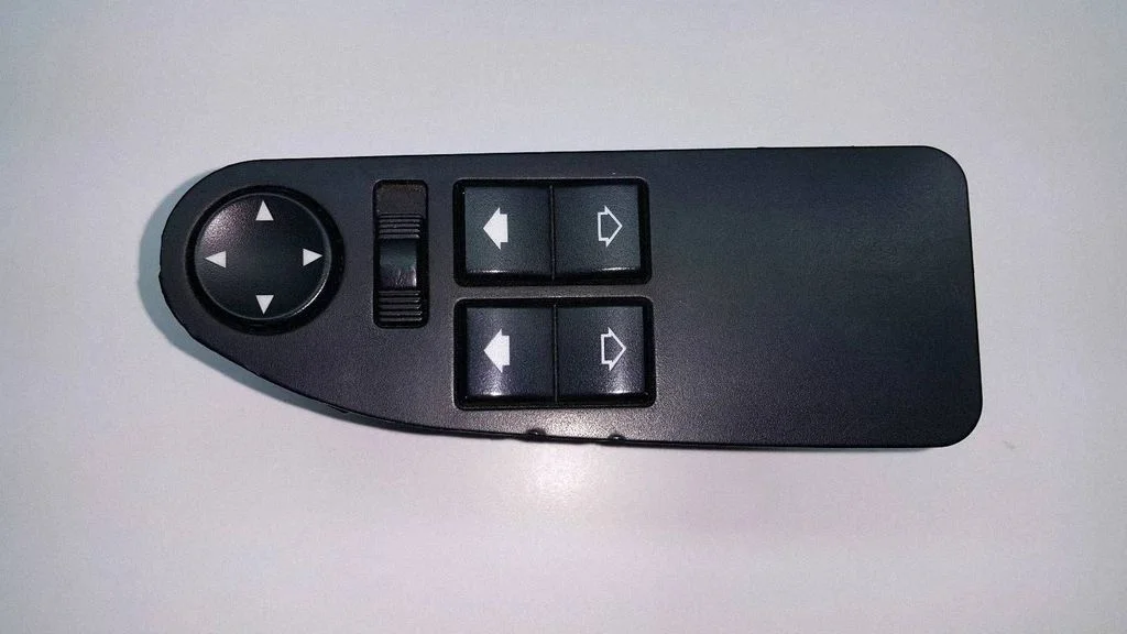 Electric window control switch 8368988
