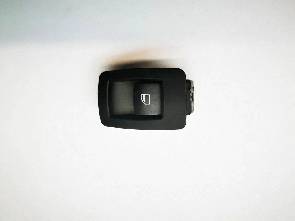 Electric window control switch – BMW 3 Series E90 E91 (2005-2012)