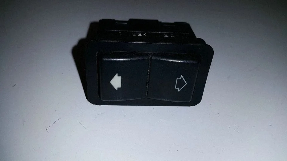 Electric window control switch 8368974