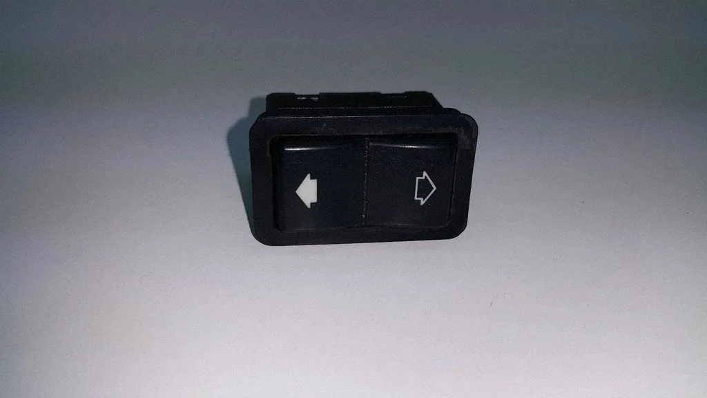 Electric window control switch 8368974