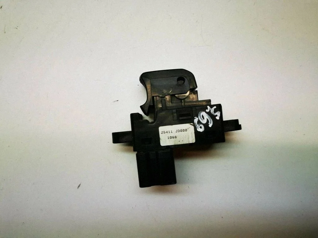 Electric window control switch 25411JD000