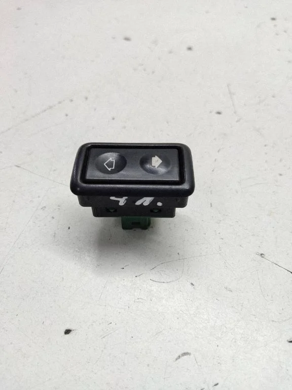 Electric window control switch 8365300