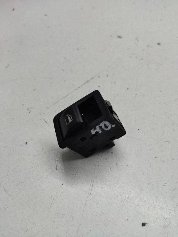 Electric window control switch 6902174
