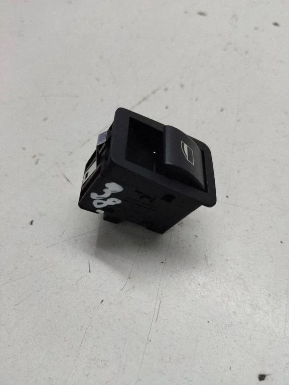 Electric window control switch 6902174