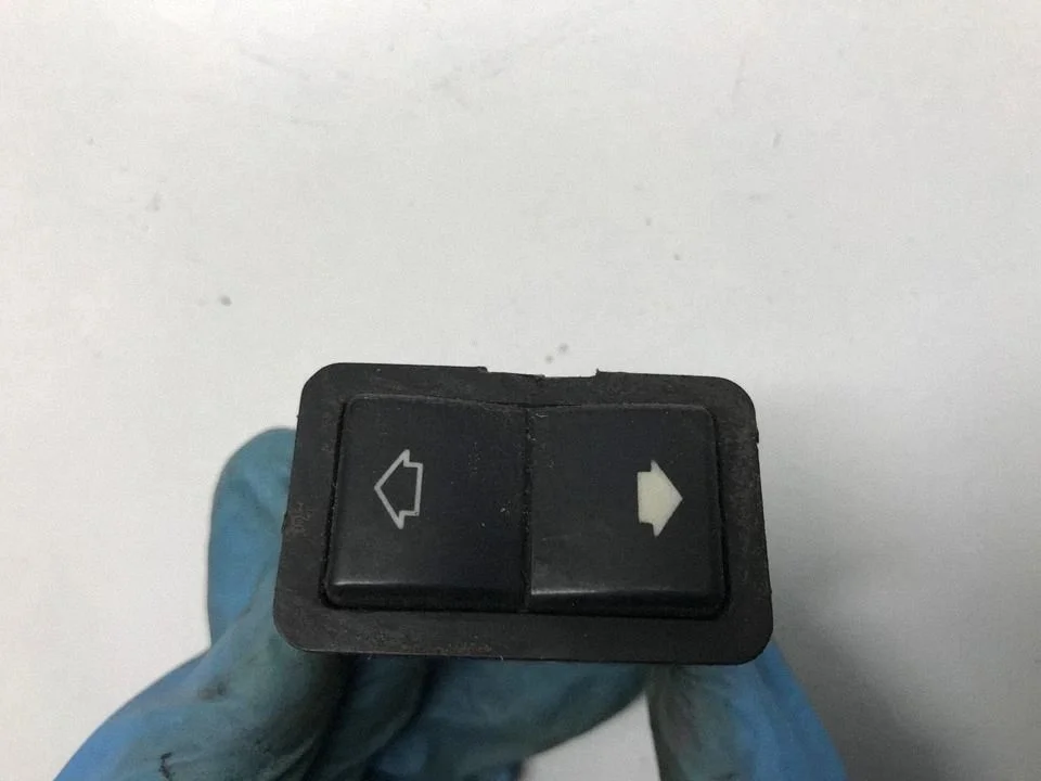 Electric window control switch 8368974