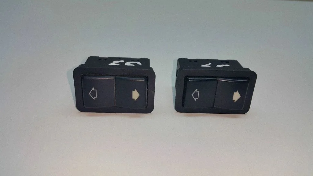 Electric window control switch 8368974