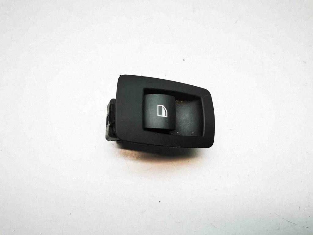 Electric window control switch – BMW 1 Series E82 E88 (2007-2014)