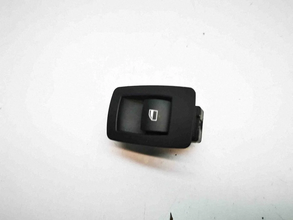 Electric window control switch – BMW 1 Series E82 E88 (2007-2014)
