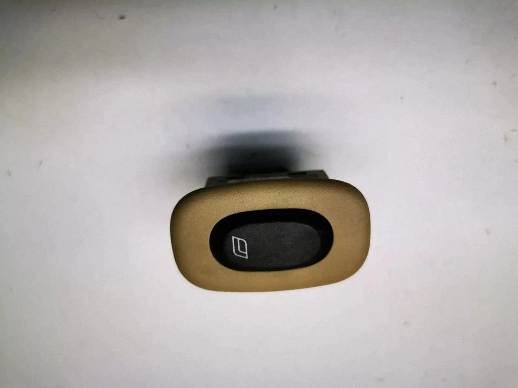 Electric window control switch 4927554