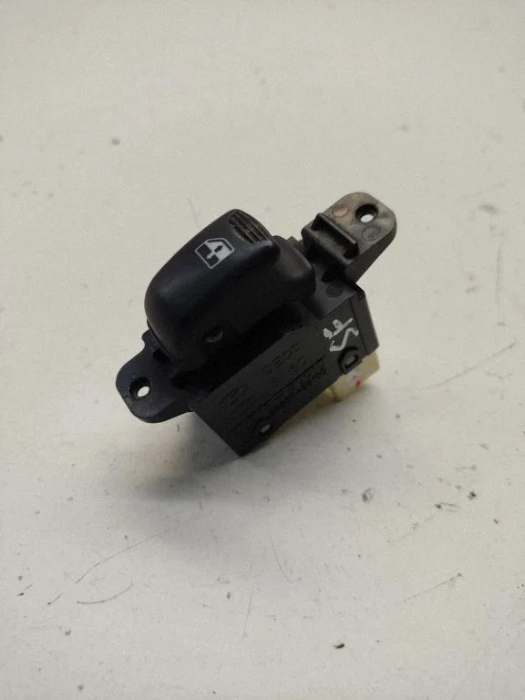 Przełącznik szyb elektrycznych 935753C010