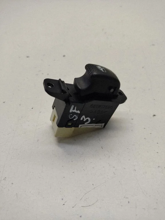 Przełącznik szyb elektrycznych 935753C010