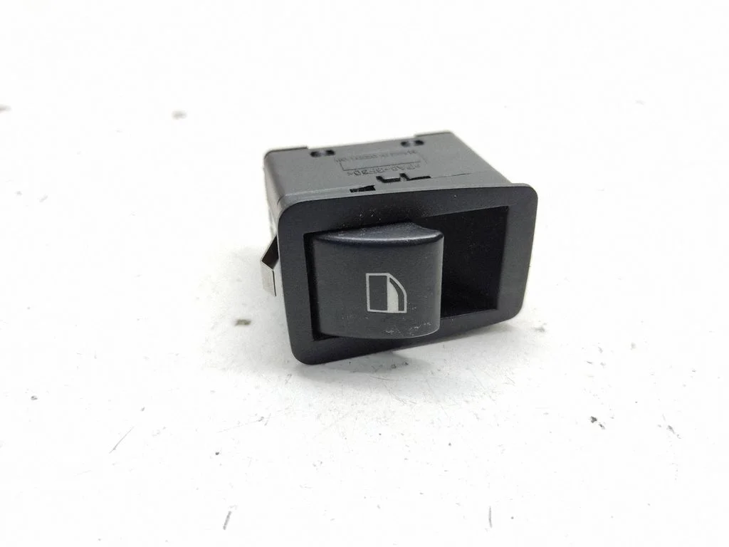 Electric window control switch 6902174