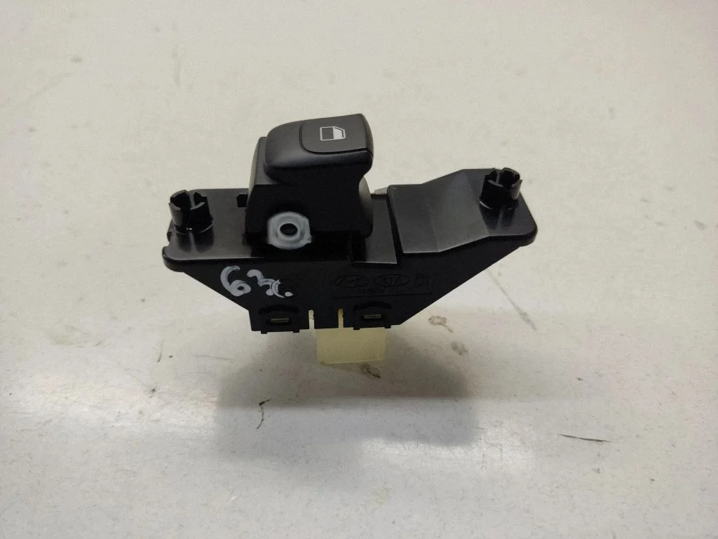 Electric window control switch 93580H8000