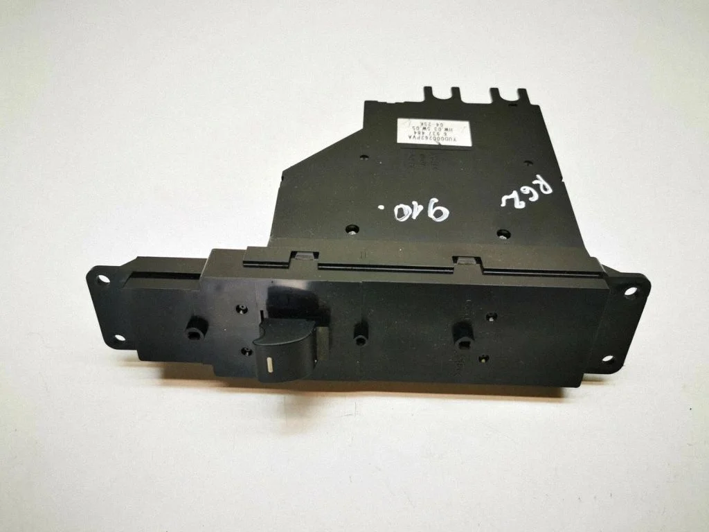 Electric window control switch – Land Rover Range Rover L322 (2002-2012)
