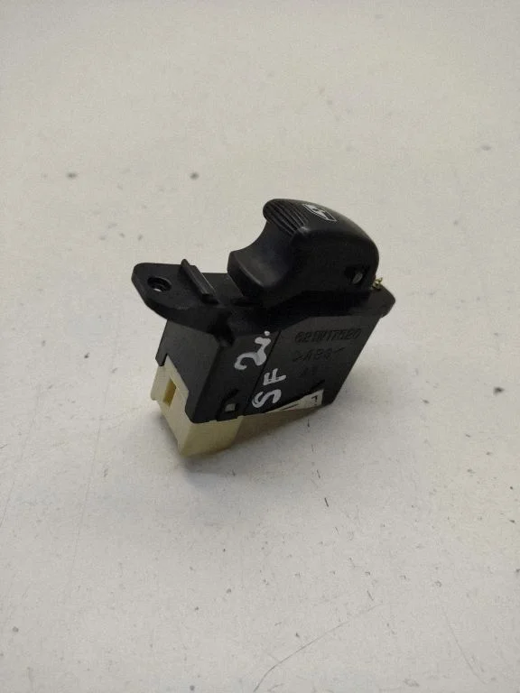 Przełącznik szyb elektrycznych 935753C010