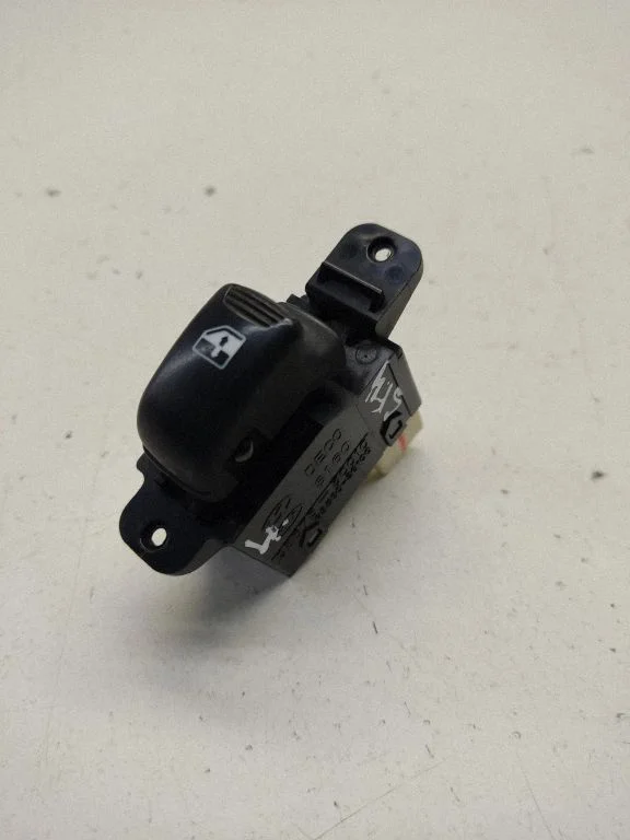 Przełącznik szyb elektrycznych 935753C010