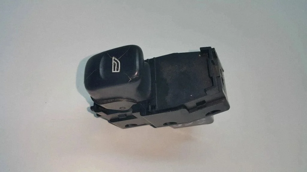 Electric window control switch – Volvo S60 (2005-2010)