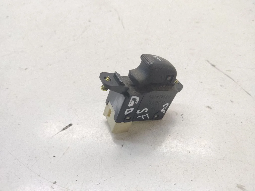 Przełącznik szyb elektrycznych 935753C010