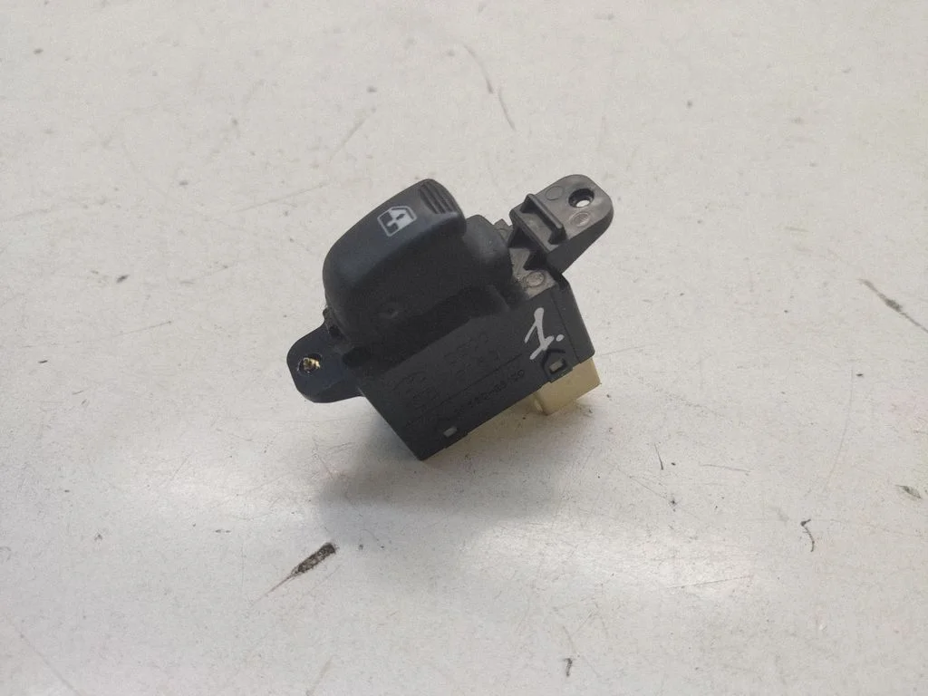 Przełącznik szyb elektrycznych 935753C010