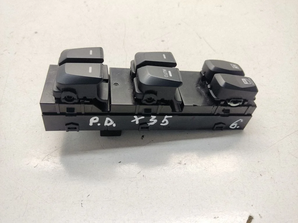 Przełącznik szyb elektrycznych 935702Y8109P