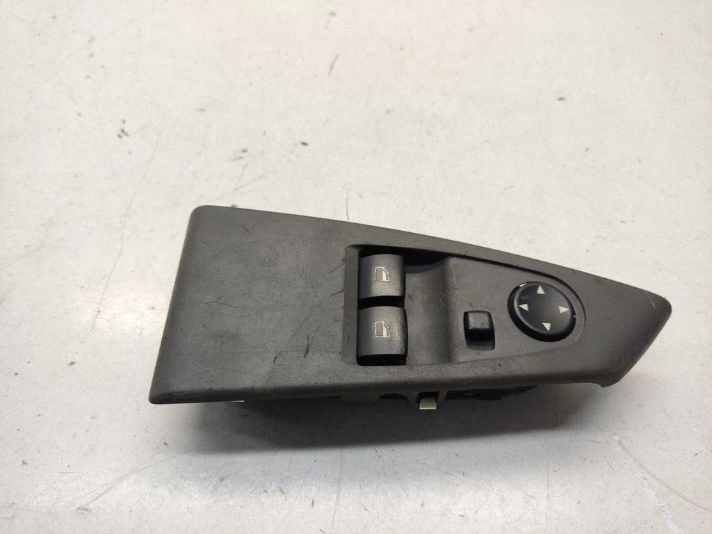 Electric window control switch – BMW 6 Series E63 E64 (2002-2010)