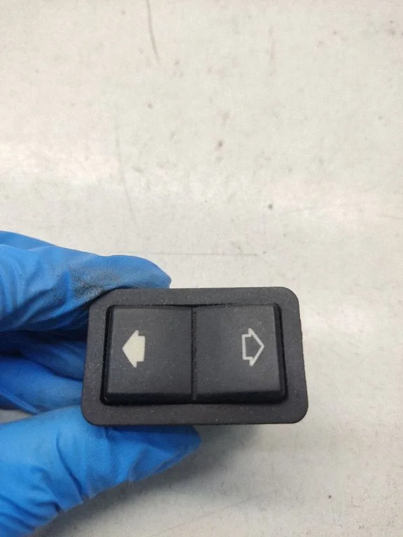 Electric window control switch 8368974