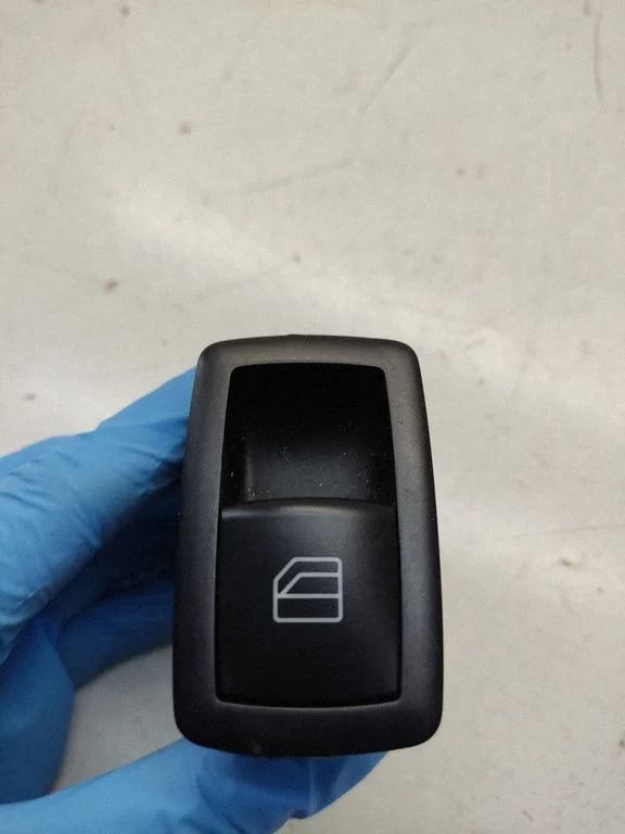 Electric window control switch A2518200510