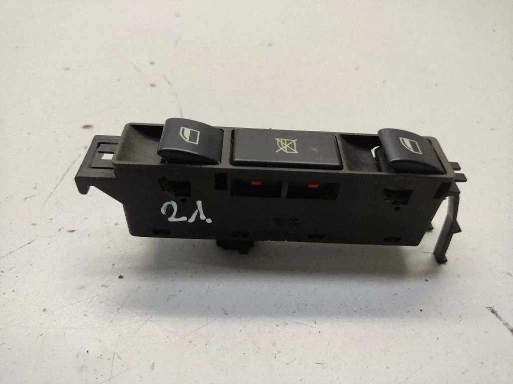Electric window control switch 8381518