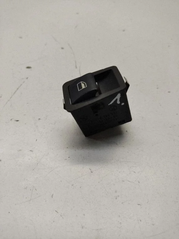 Electric window control switch 8368921