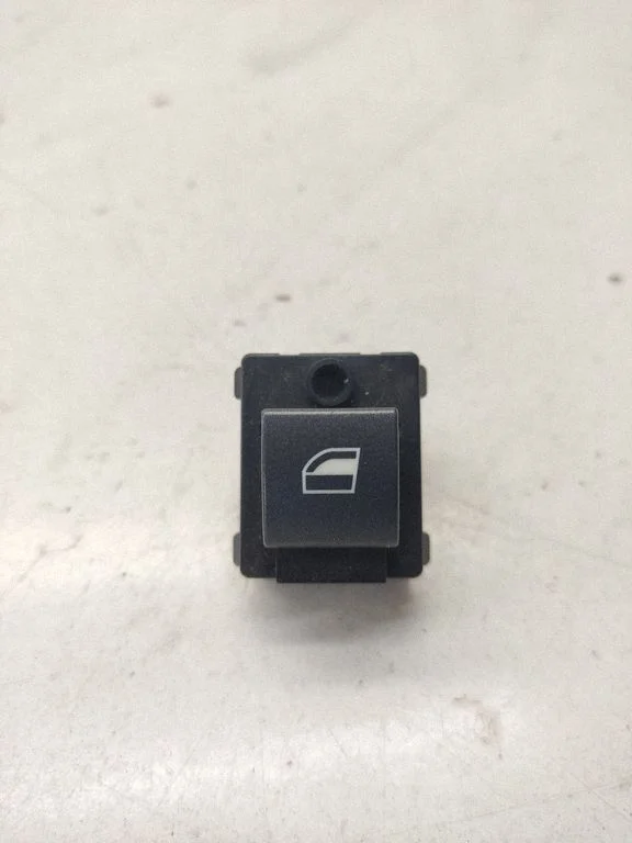 Przełącznik szyb elektrycznych 8379597