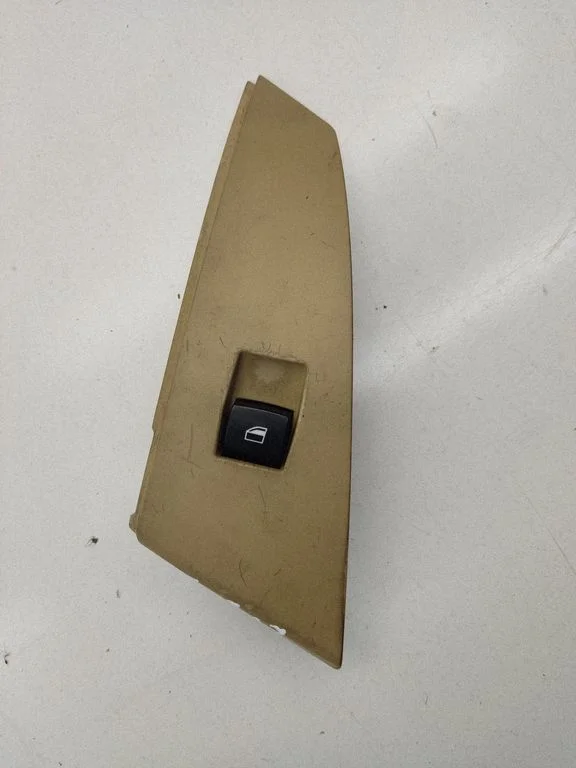 Electric window control switch 6951967