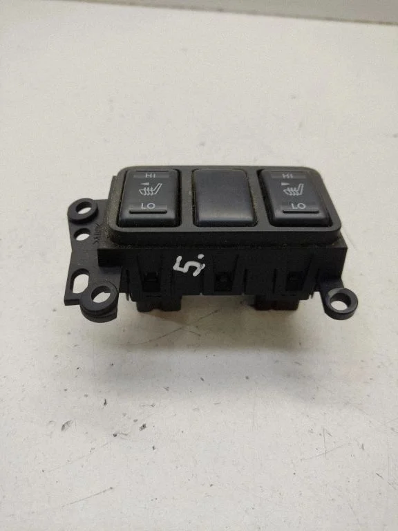 Seat heating switch 684923AX000