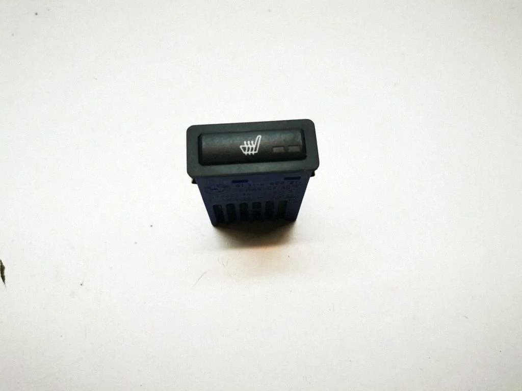 Seat heating switch – Land Rover Range Rover L322 (2002-2012)