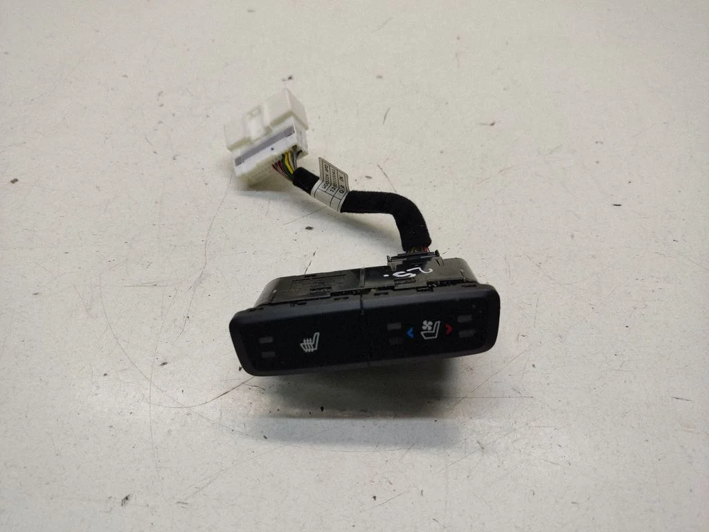 Seat heating switch – KIA Optima (2010-2015)